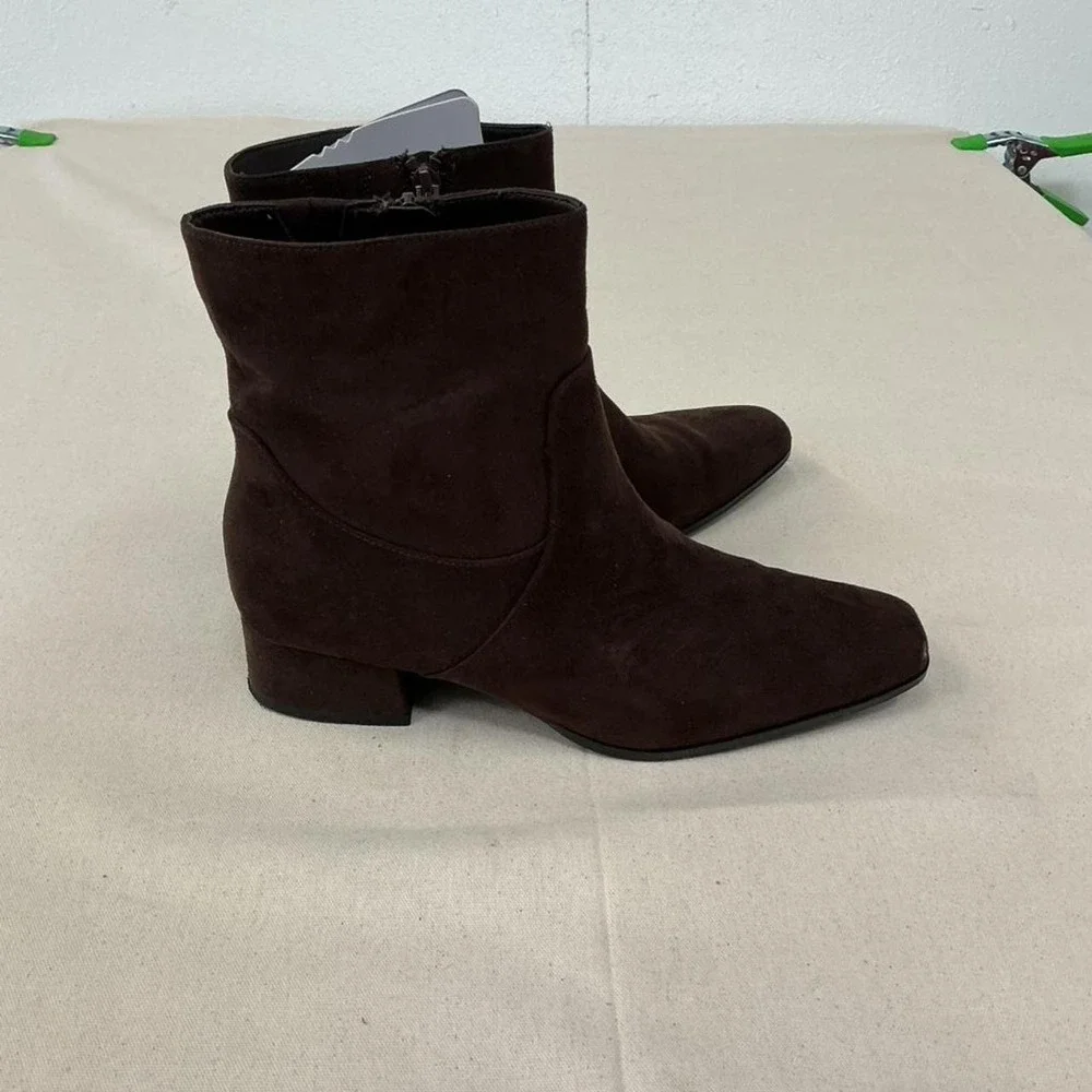 Universal Thread brown suede ankle‎ boots